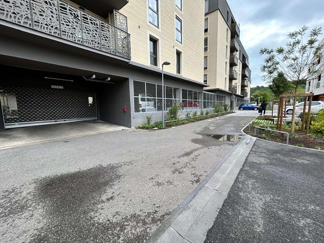 2 PLACES DE PARKING - Bas Cenon - Près de ligne A et  à 50 mètres de l'arrêt SNCF de Cenon - photo 3