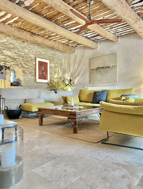 Maison à OPPEDE