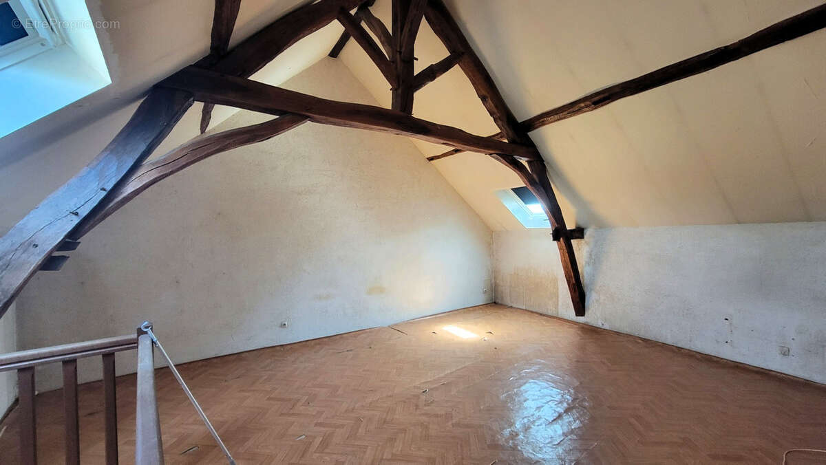 Local + Appartement à Vendre sur Jallais entre Beaupréau et Chemillé ! - photo 10