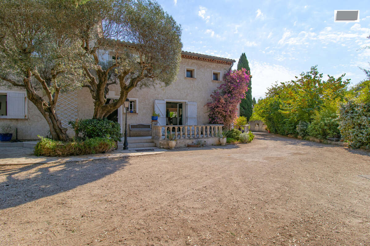 Toulon Valbertrand   Élégante propriété de caractère aux accents de mas provençal - photo 3