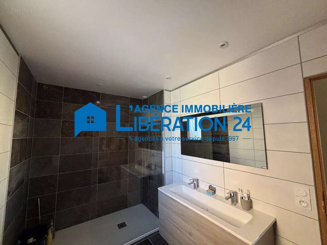 Maison familiale de 190 m² avec piscine, beaux volumes et cadre privilégié - photo 11
