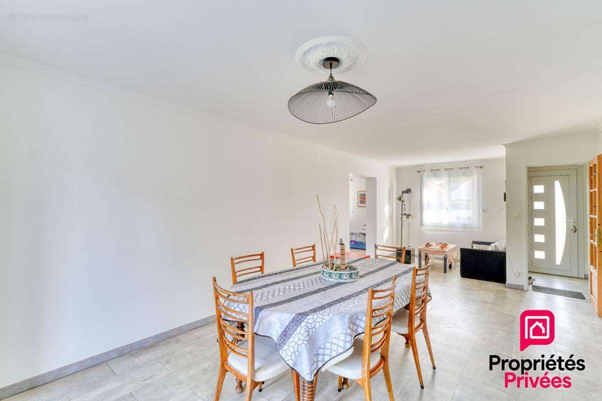 Maison à DECINES-CHARPIEU