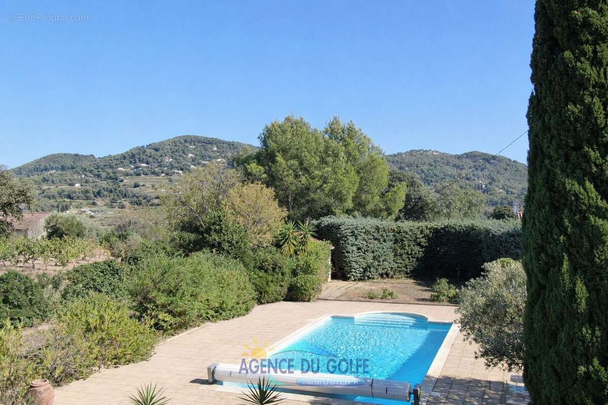 Maison à SAINT-CYR-SUR-MER