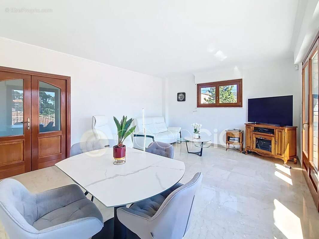 Au  dernier étage d un petit immeuble ! Bel appartement au Cannet quartier Europe  proche  commodités - photo 8
