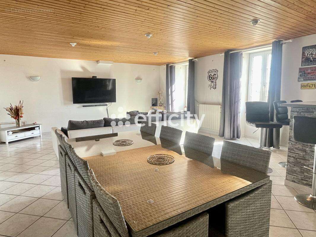 Maison à LA VALLEE