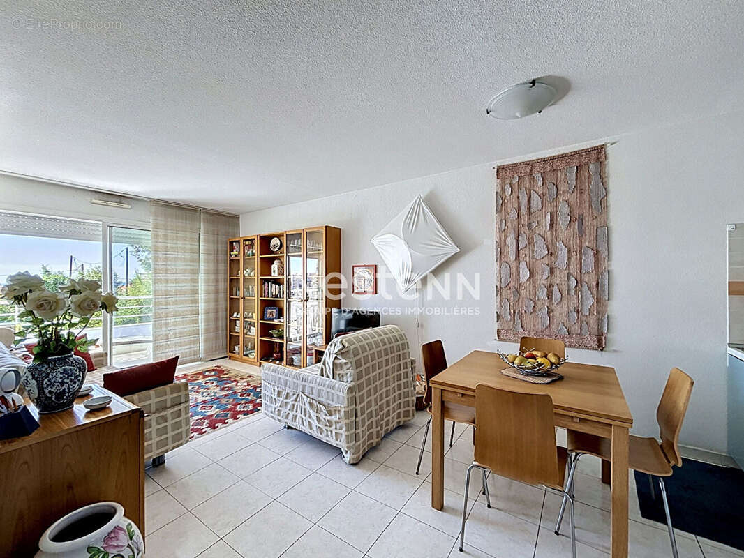 Appartement à VALLAURIS