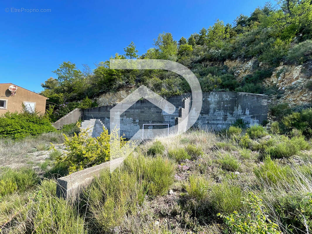 Terrain à SAINT-JURS