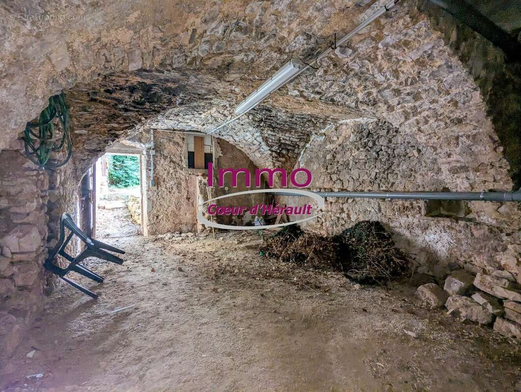 Maison à MONTPEYROUX