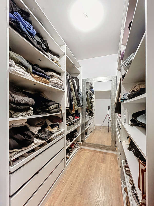 Appartement à VAUJOURS