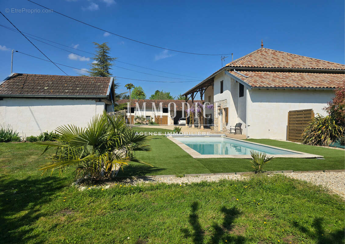 Maison à BAGE-LA-VILLE