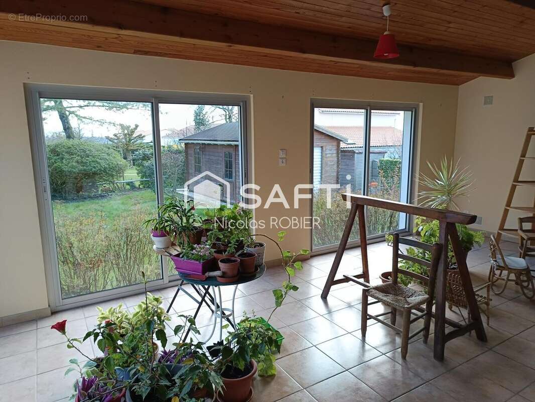 Photo 4 - Maison à VOUILLE