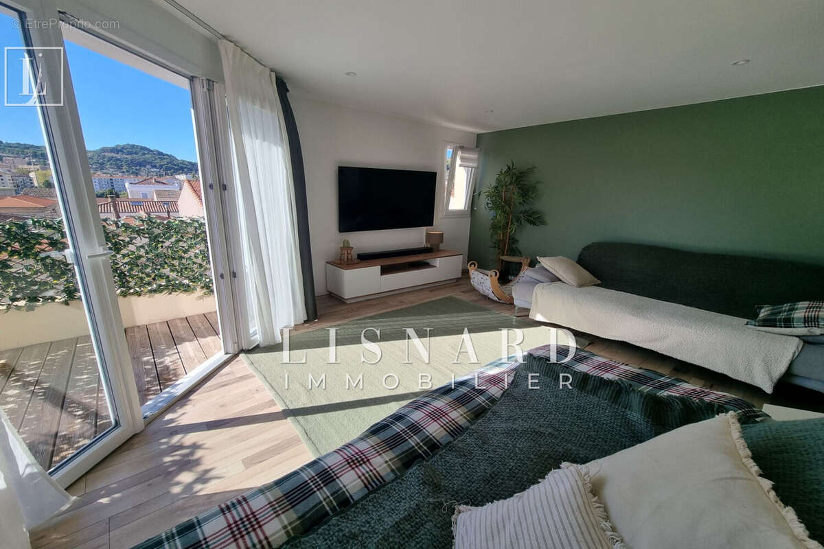 Appartement à VALLAURIS