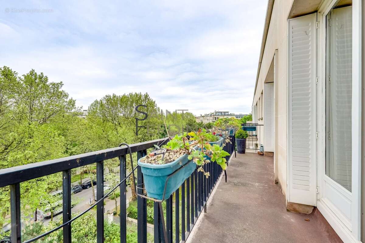 Appartement à NEUILLY-SUR-SEINE