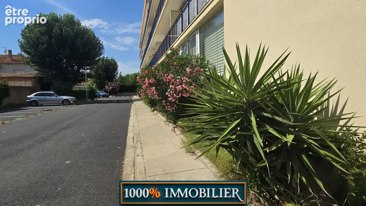 À 400m du centre ville et 450m des plages. - photo 19