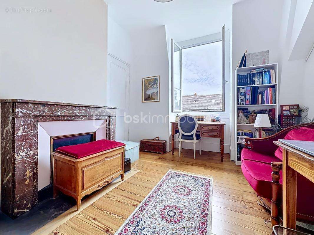Appartement T5 de caractère – 135 m² Carrez / 150 m² utiles – Dernier étage avec ascenseur - photo 7