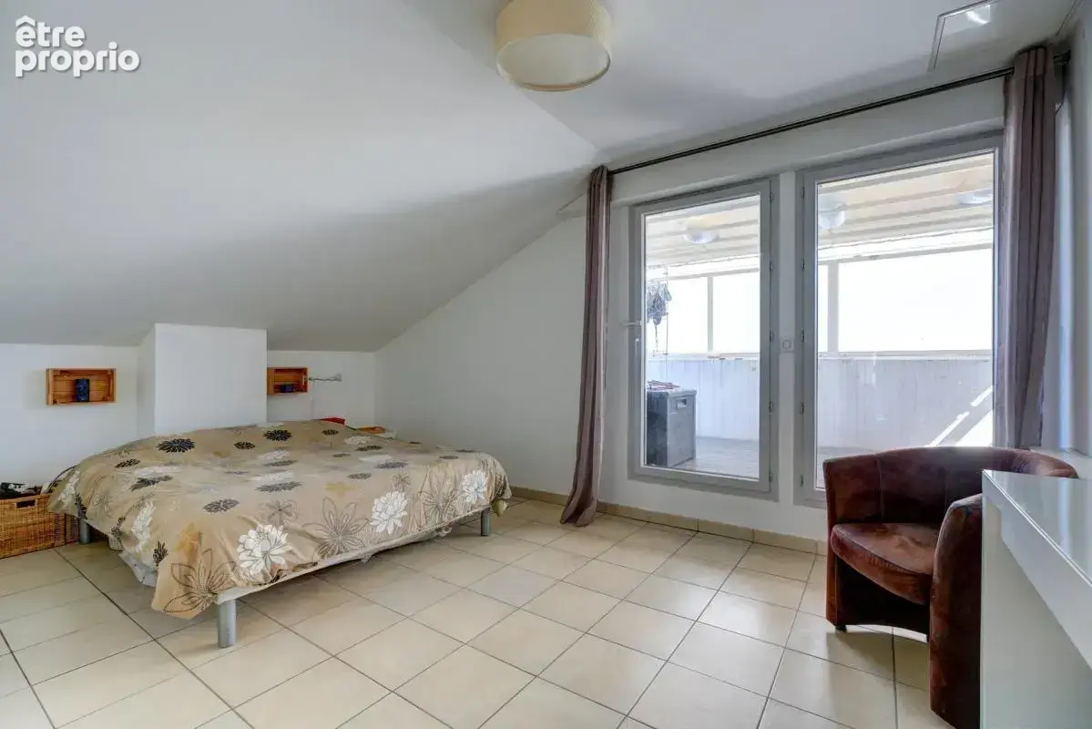 Oullins gare - Duplex 4 chambres - Terrasses - 2 stationnements - Calme - photo 10