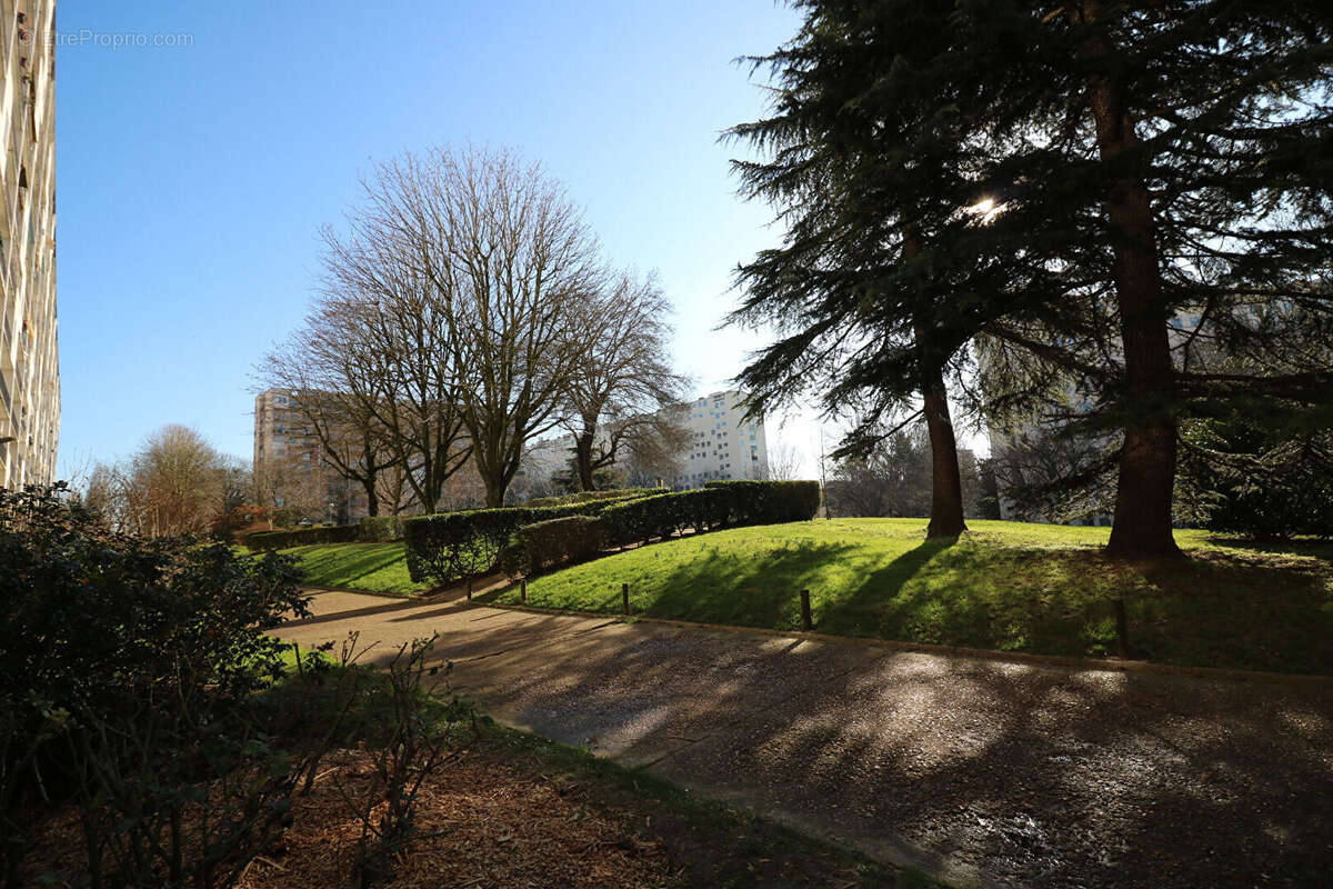 Appartement à FRESNES