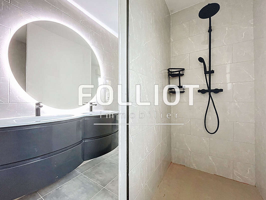 Maison à NOTRE-DAME-DE-CENILLY