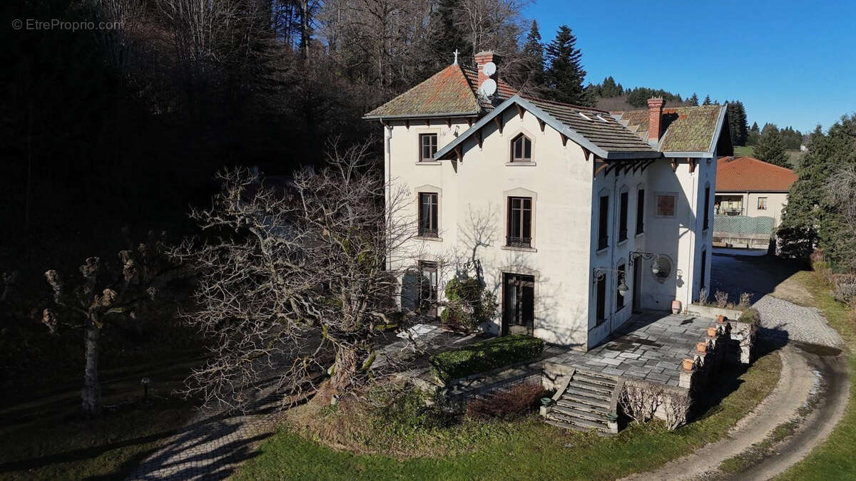 Maison à SAINT-BONNET-LE-CHATEAU