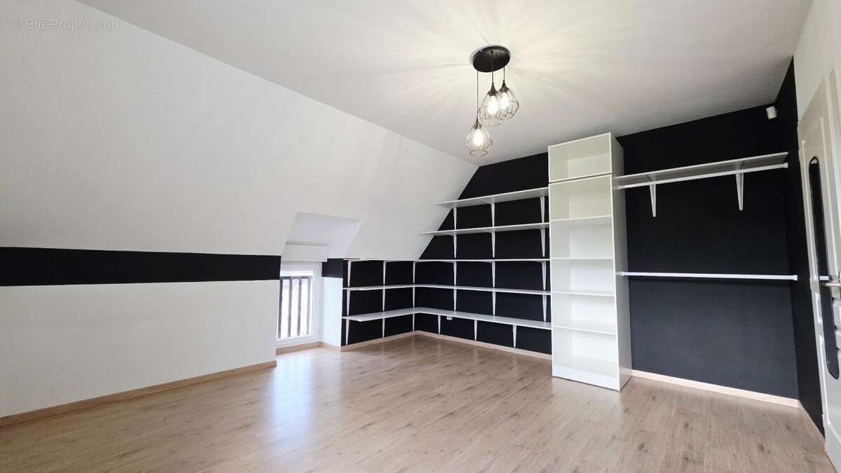 Maison à MEHUN-SUR-YEVRE