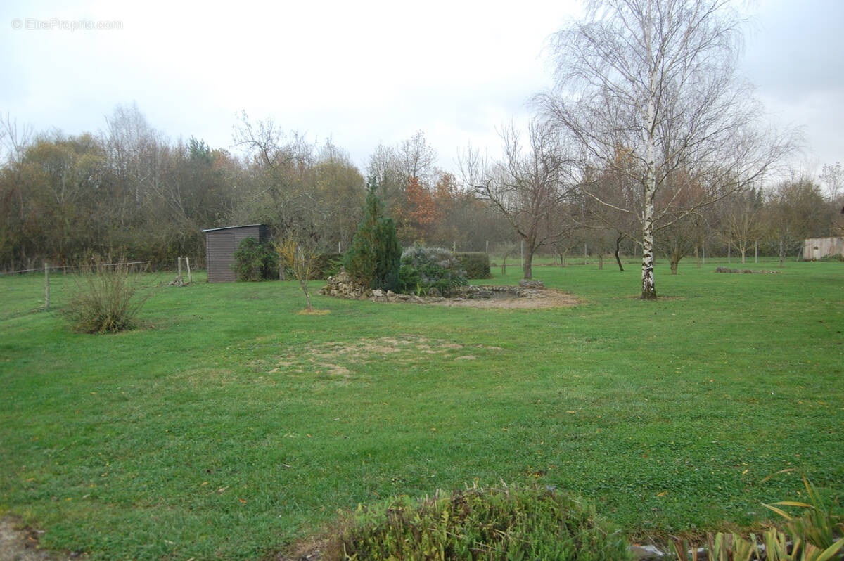 Terrain à AVRILLE-LES-PONCEAUX