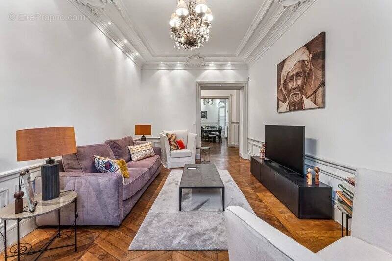 Appartement à NEUILLY-SUR-SEINE