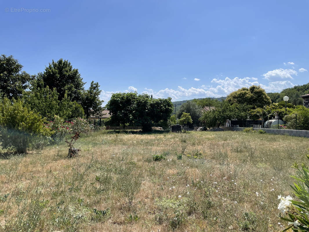 Terrain à MONTELIMAR