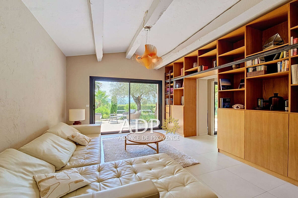 Maison 370 m² à Grasse  - photo 9