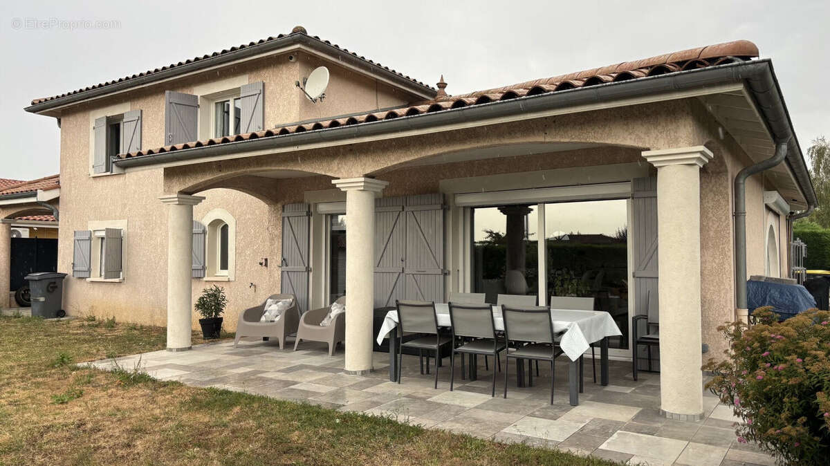 Maison 141 m² à Savigneux  - photo 4