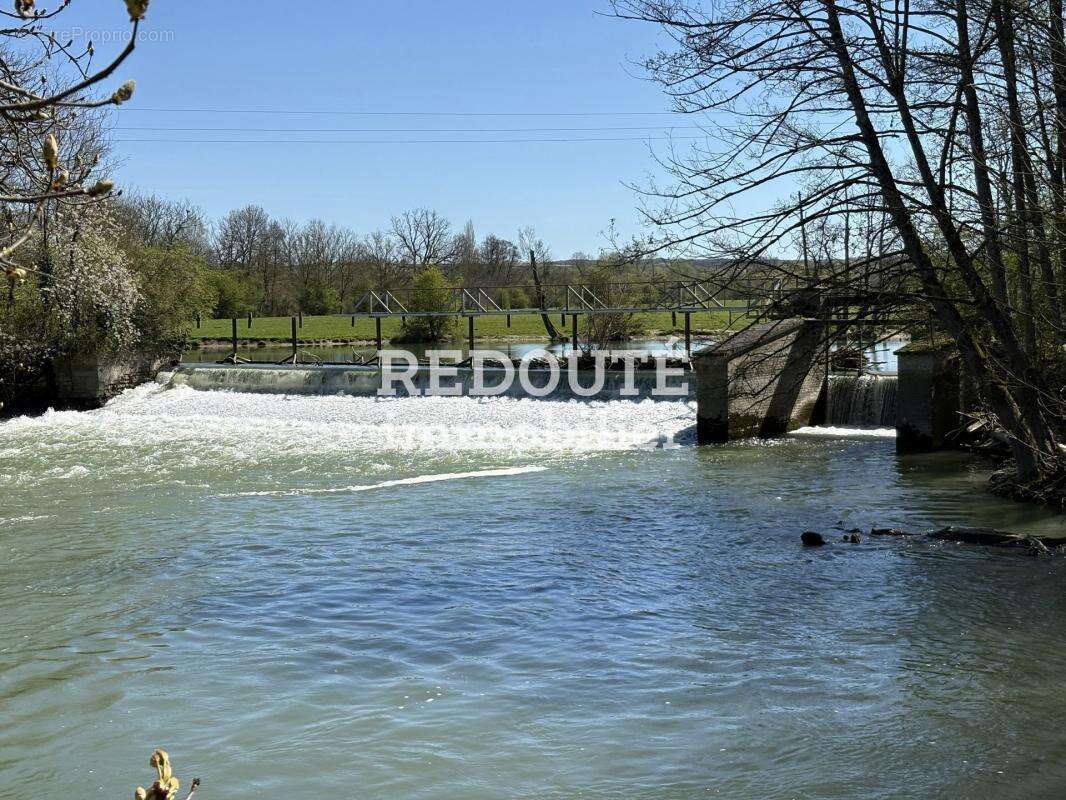 Commerce à VOUZIERS