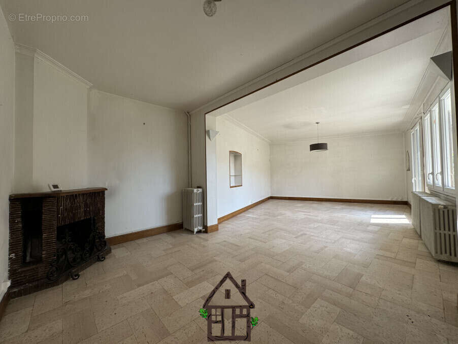 Maison à HEUBECOURT-HARICOURT