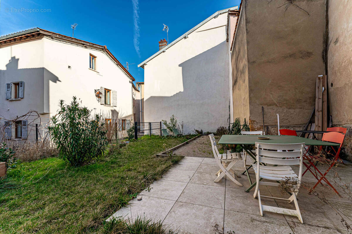 Maison à NEUVILLE-SUR-SAONE