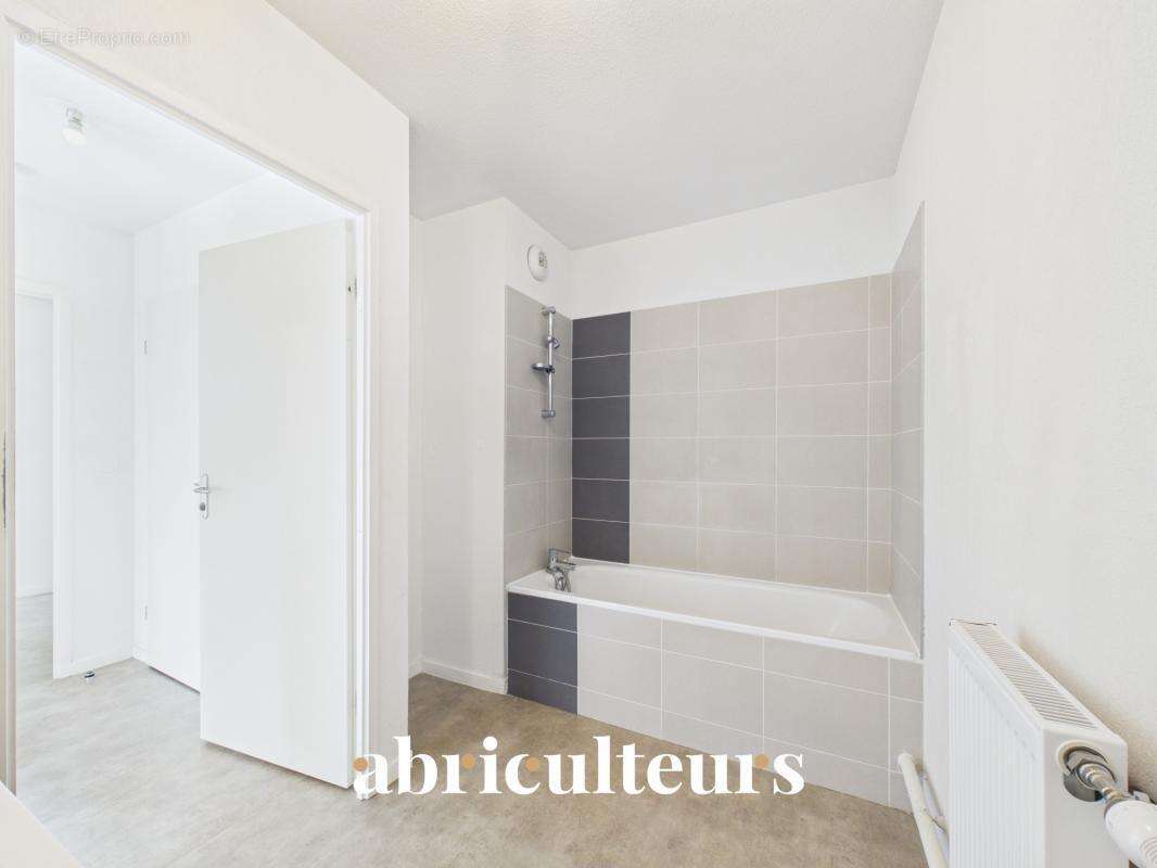 Appartement T3 lumineux de 57 m² avec Terrasse en vente à Cenon (33150) - photo 7