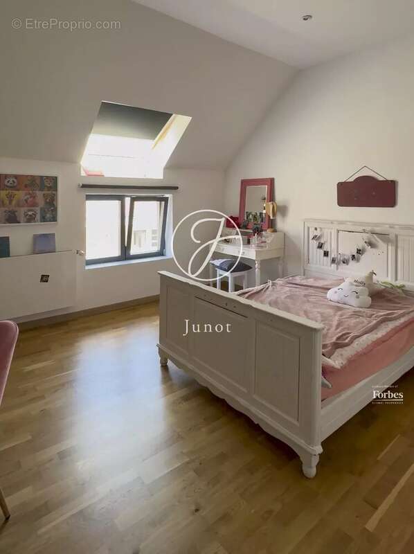 Sailly-lez-lannoy - Ferme rénovée à vendre - 10 pièces - 334m² et 180m² de dépendance - 7 chambres - Piscine - Garage - photo 22