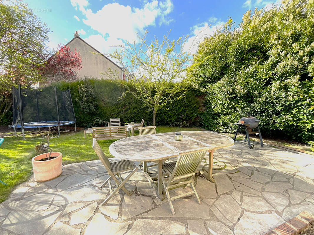 Maison à VOISINS-LE-BRETONNEUX