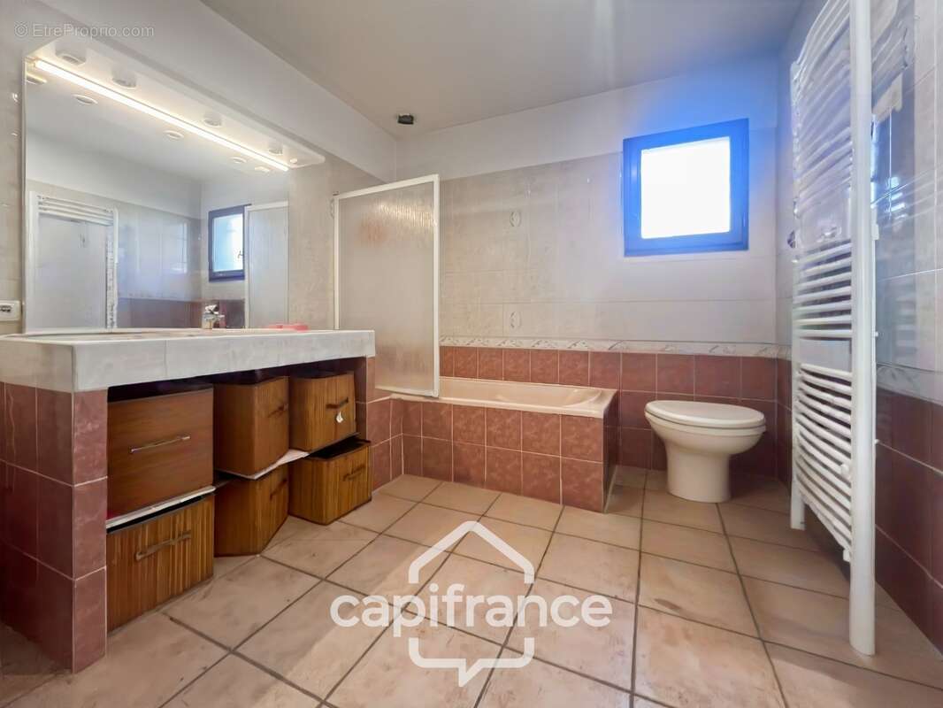 LES TAILLADES, maison individuelle de plain pied  de 210 m2, en campagne,  4 chambres, sur un terrain de 2900 m2 environ, piscin - photo 43