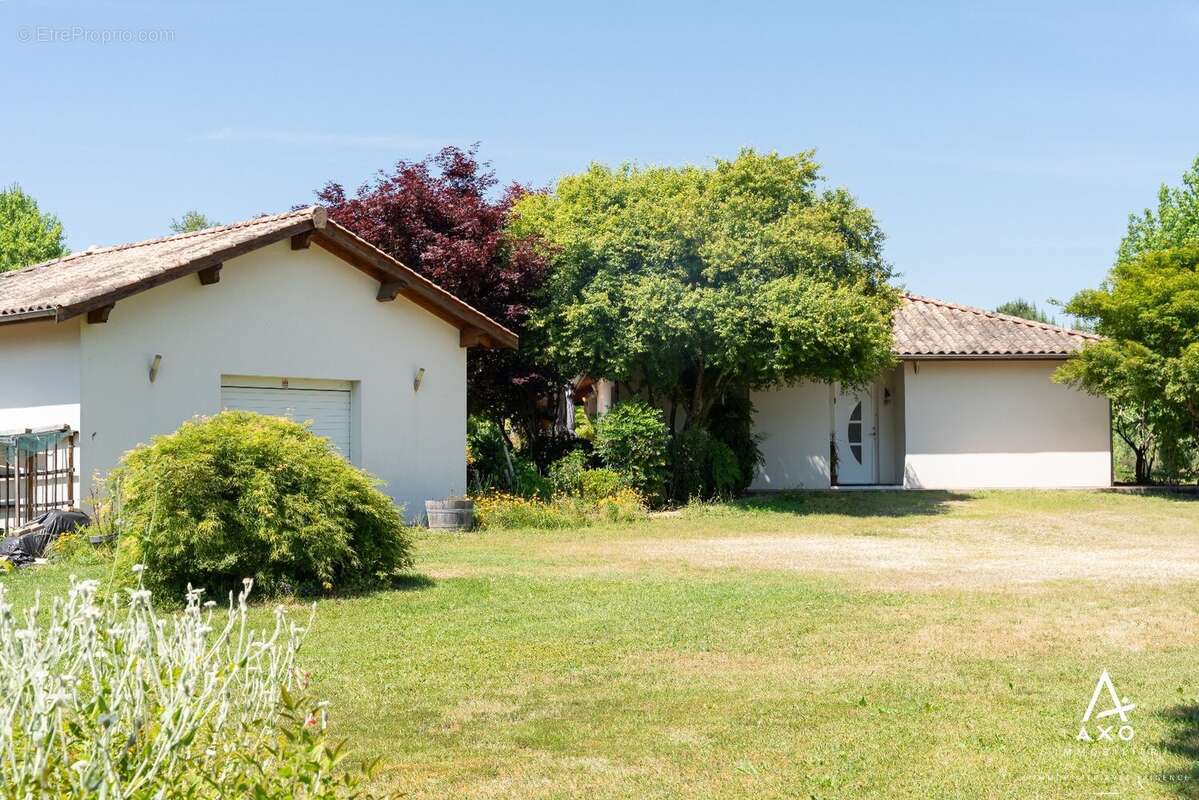 Maison conteporaine haut de gamme  en lisière de forêt - photo 11