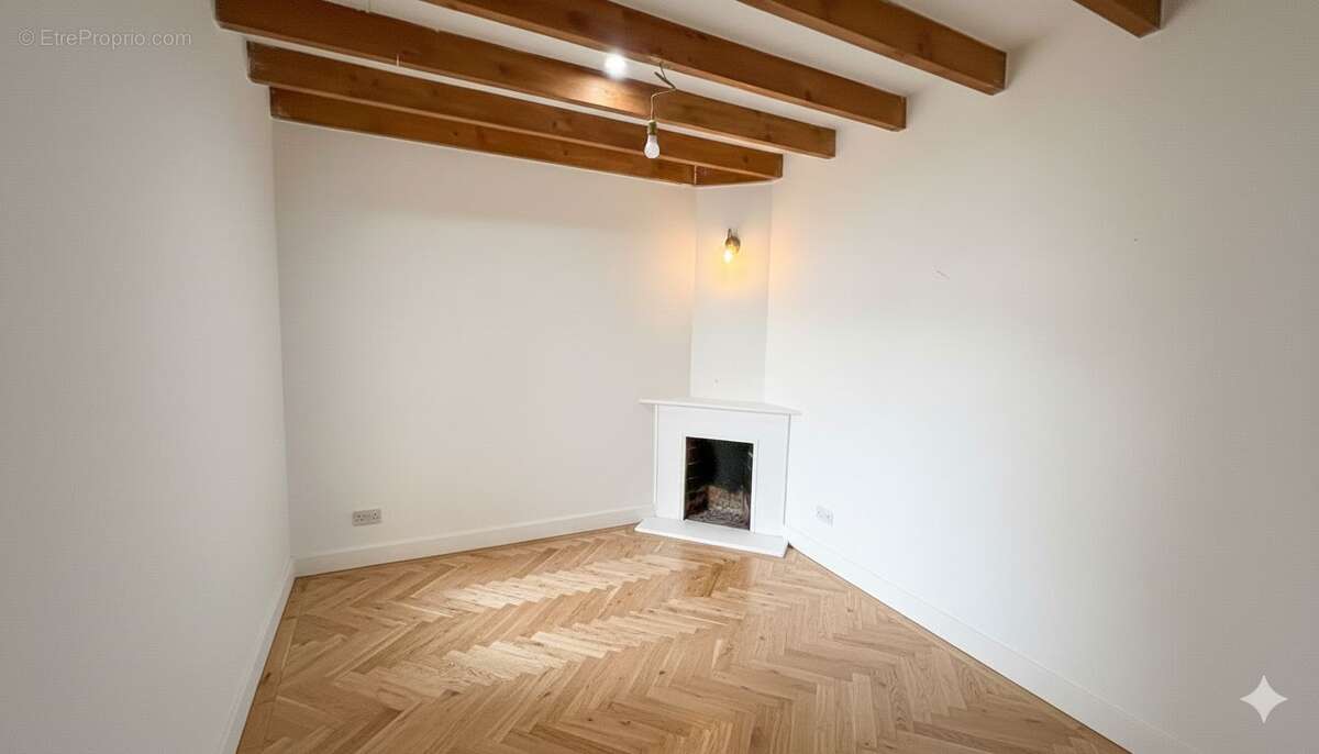 Maison à SAINT-VICTOR-DE-MORESTEL