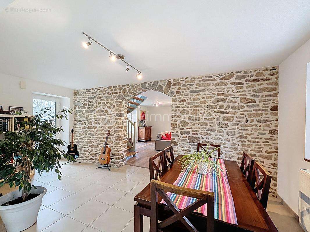 La maison idéale pour votre famille : 155 m², studio indépendant et grand jardin de 3 000 m² - photo 6