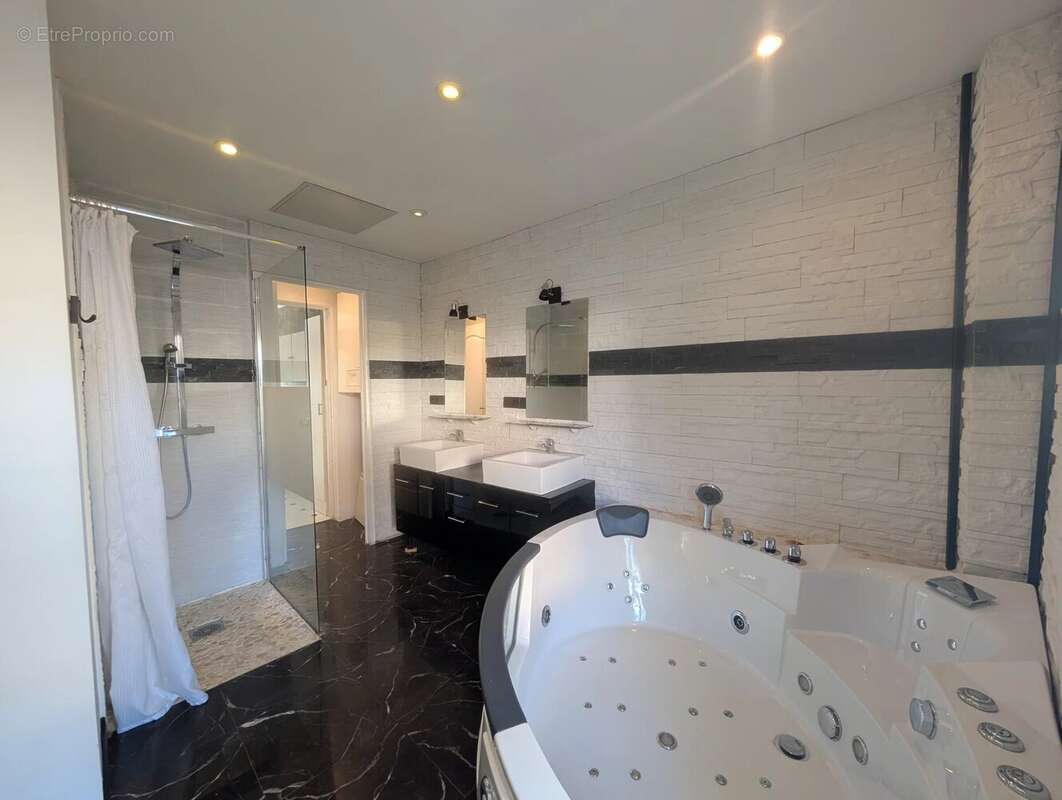 Maison à LE CHATELET-EN-BRIE