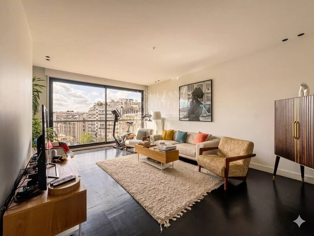 Appartement à PARIS-16E