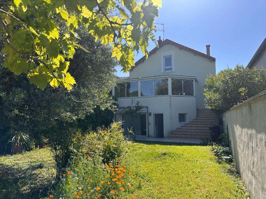 Maison 6 pièces 182 m² avec jardin et garage - photo 2
