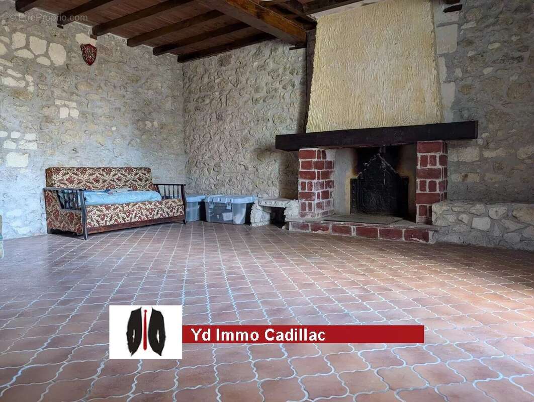 Appartement à BELLEBAT