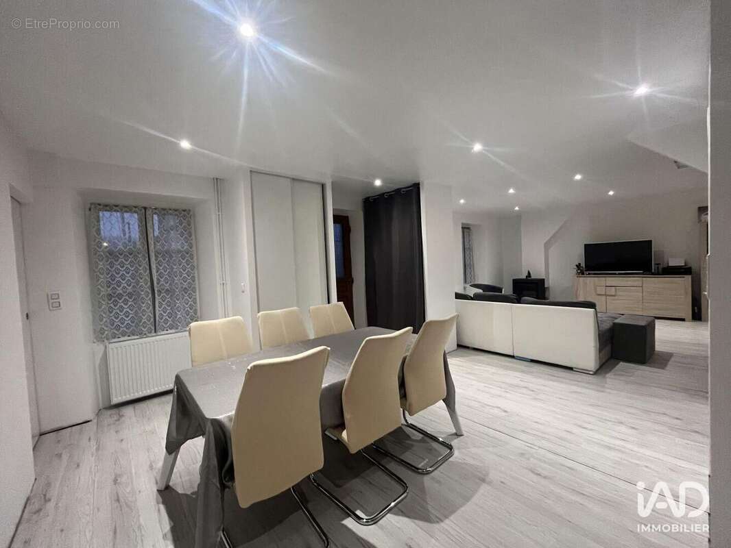 Photo 2 - Maison à CHATENAY-SUR-SEINE