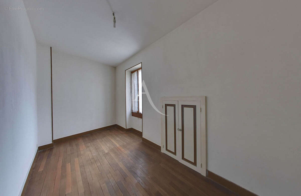 Maison à MAILLY-LA-VILLE