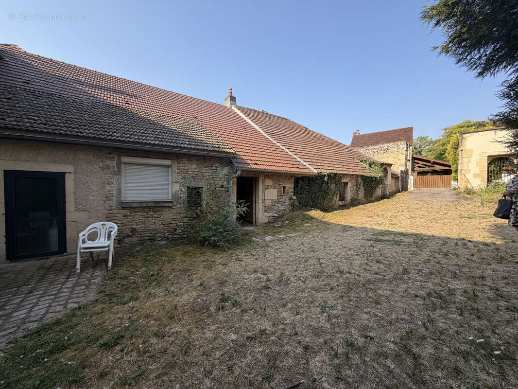 Ensemble immobilier à rénover - photo 11