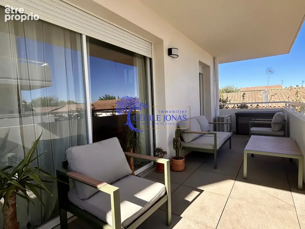 EXCLUSIVITÉ :Appartement récemment moderne T3 avec terrasse et parking double - photo 3