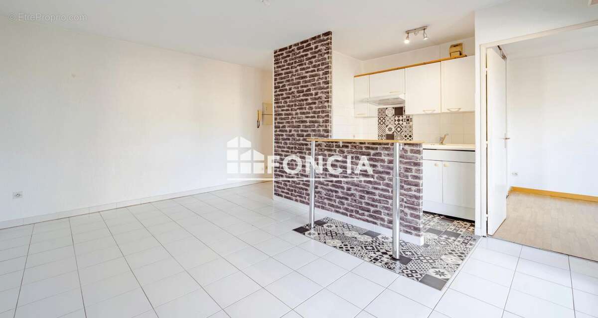 Appartement à SAINT-LAURENT-DU-VAR