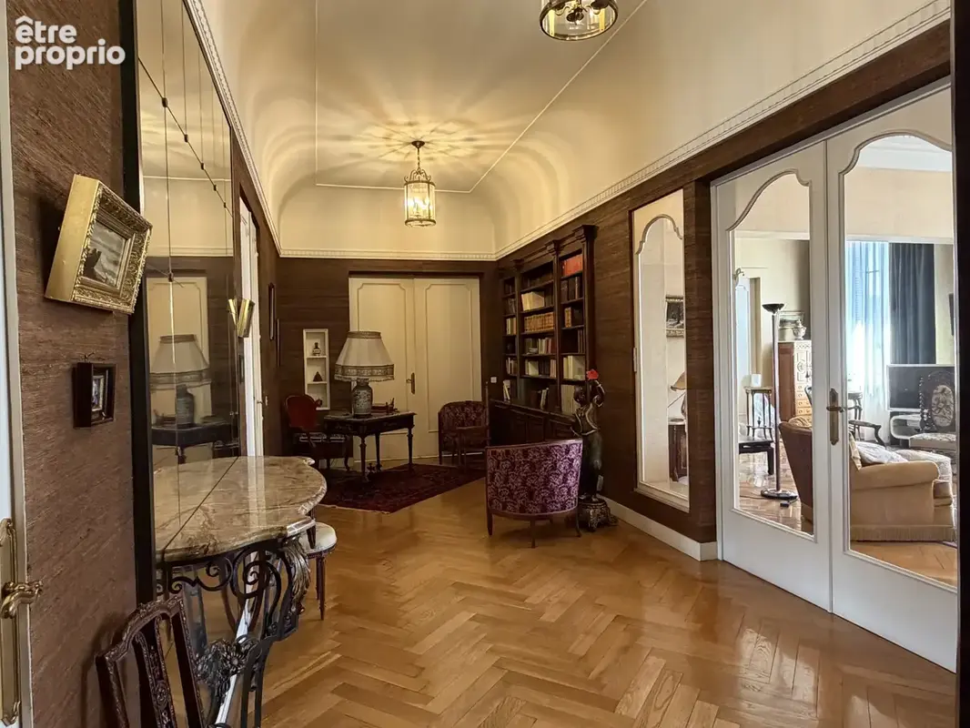 Jean-Jaurès - Appartement bourgeois de 266 m2   Immeuble Art Déco avec ascenseur, 5 chambres, balcons et garag - photo 8