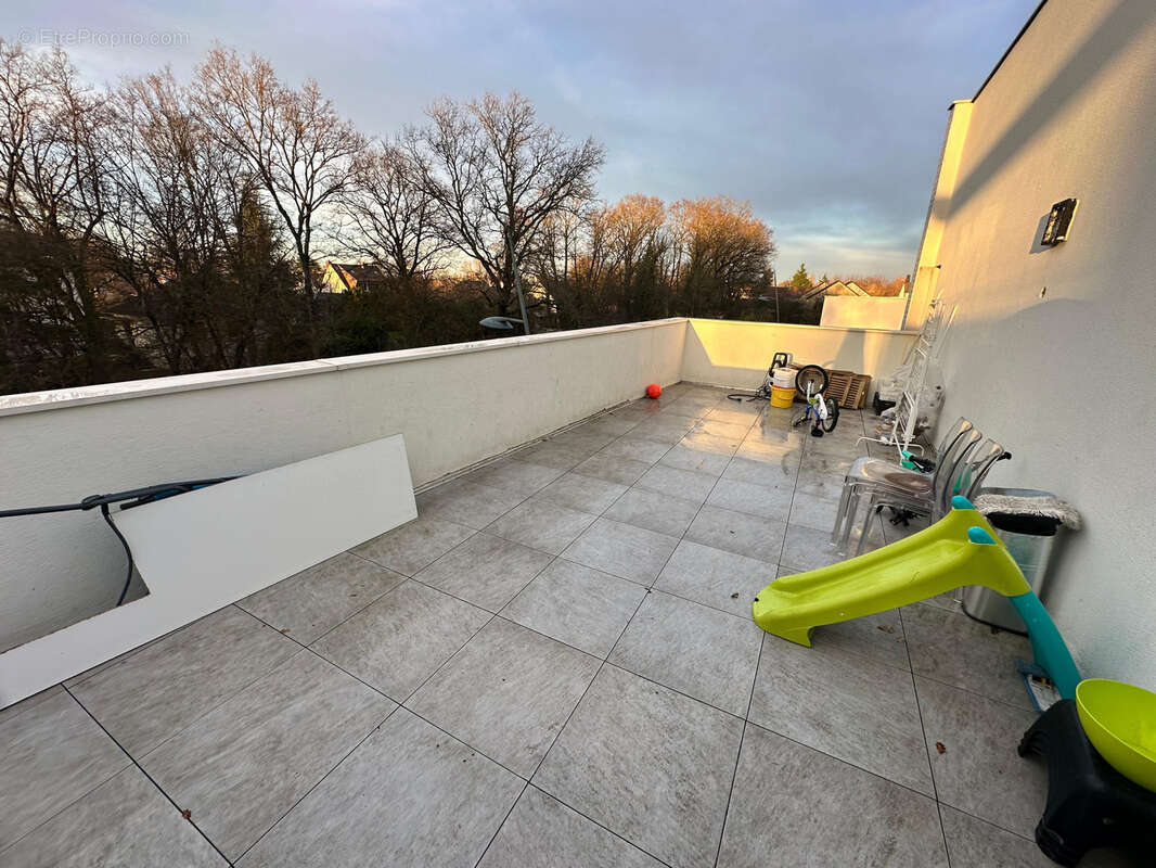 Appartement à FLEURY-MEROGIS